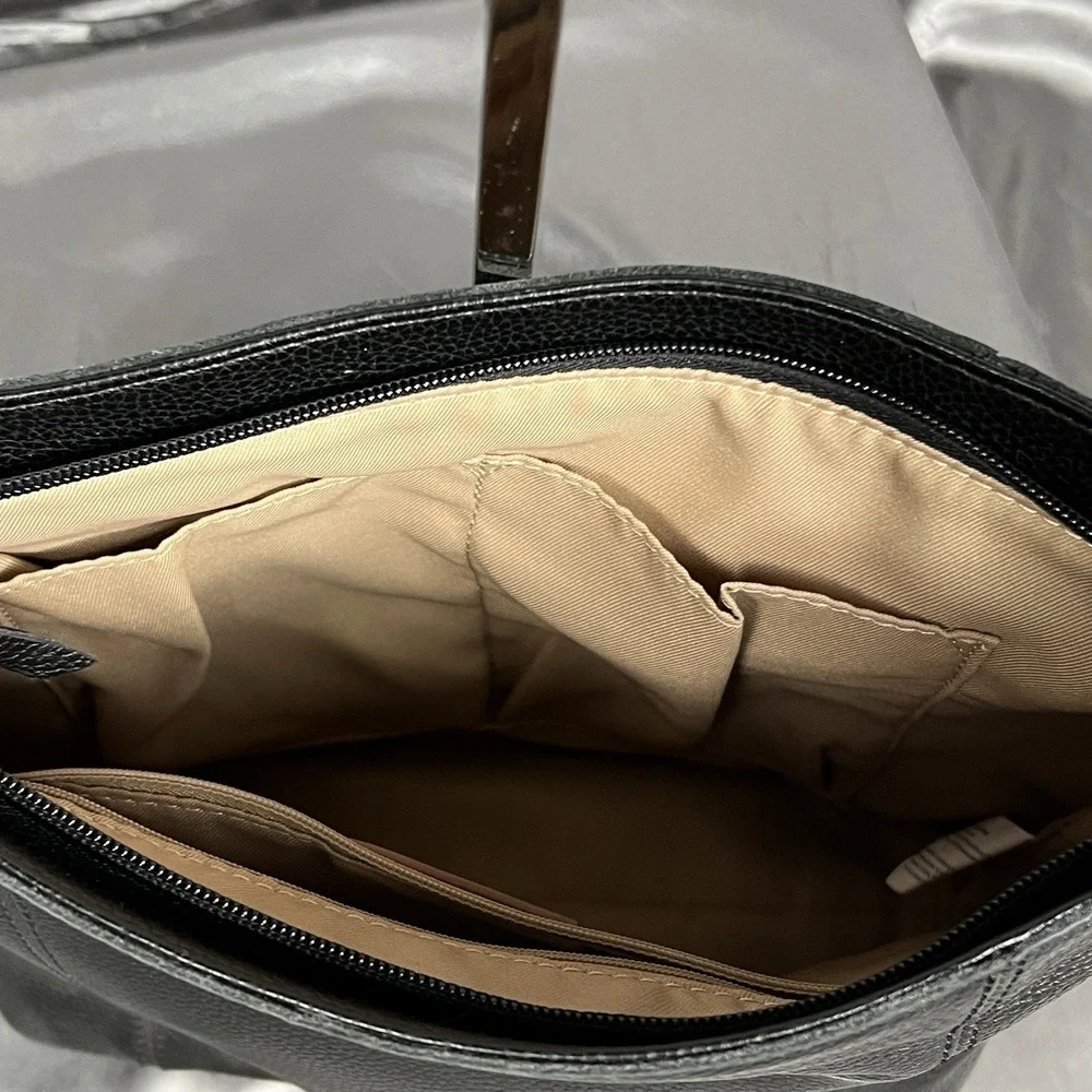 The Sak De Young Hobo Leather Black Single Shoulder Strap Medium Preppy Classic